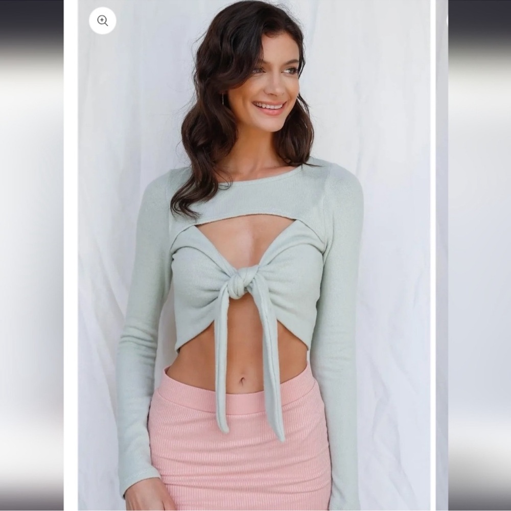 💞 Le Lis NWT Sage Green Tie Front Cutout Long Sleeve Crop Top Size Small